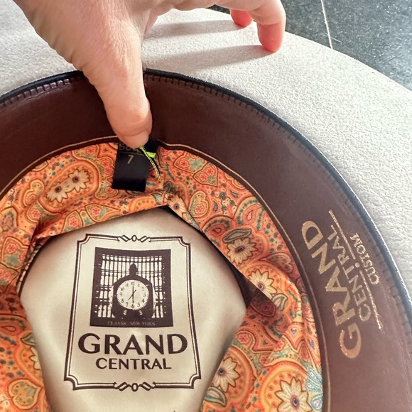 Stetson White Hat with Blue and Red Stitching - Picture 7 of 7